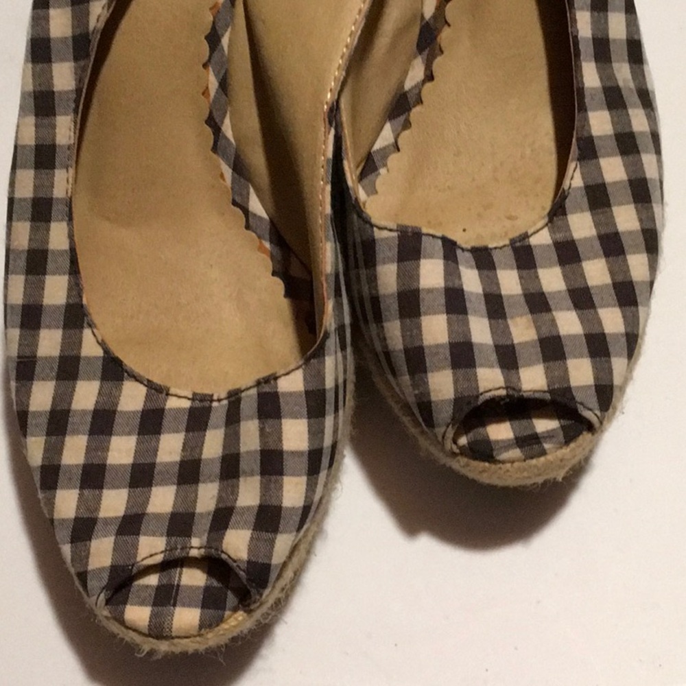Shoes - Picture 2 of 4